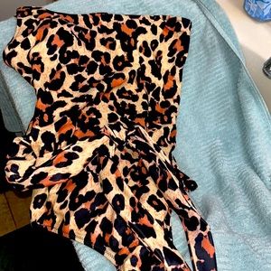 Cheetah one piece one shoulder bathing suit medium never worn mini sarong incl.